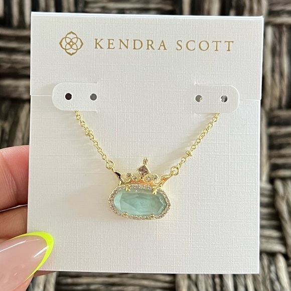 Disney x Kendra Scott Elisa Princess Gold Short Pendant Necklace - Picture 4 of 4